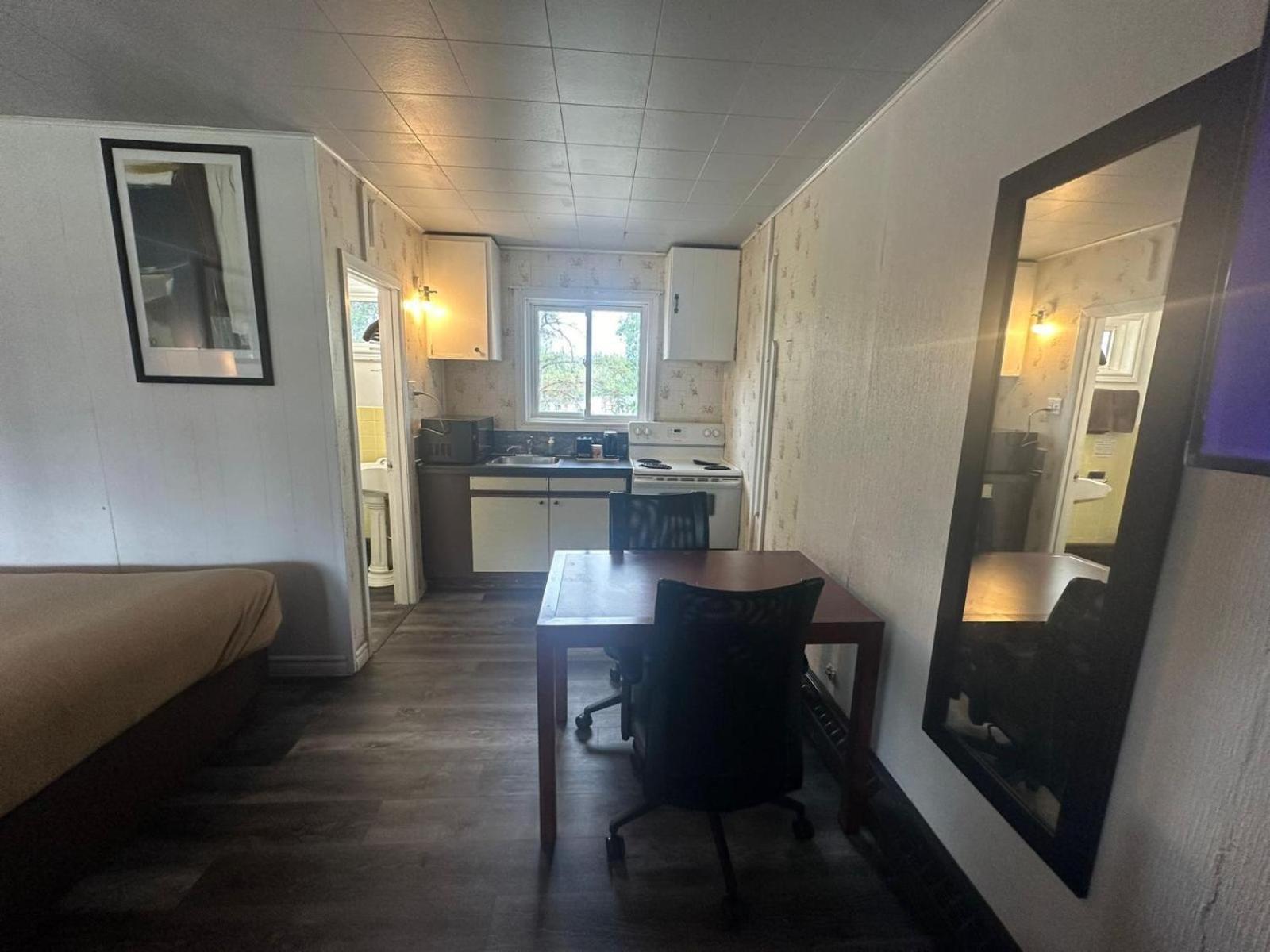 Pine Ridge Motel Timmins Buitenkant foto
