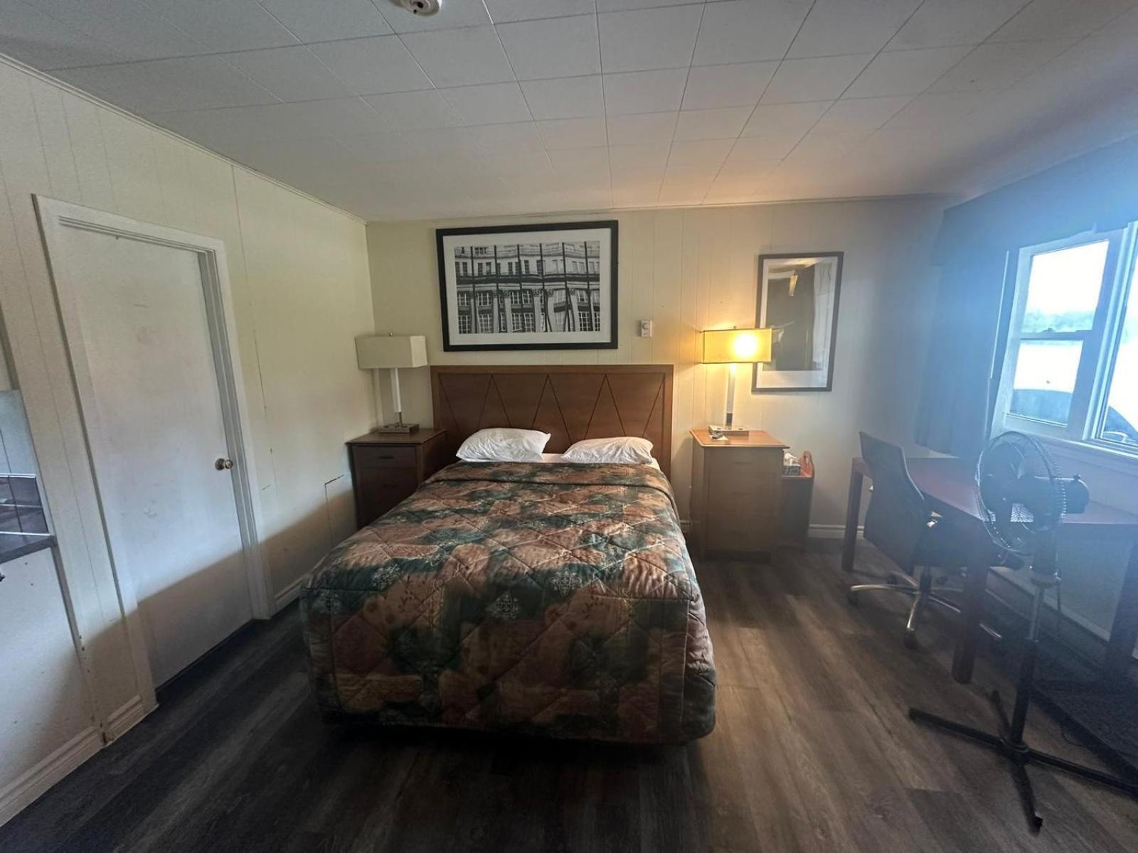 Pine Ridge Motel Timmins Buitenkant foto