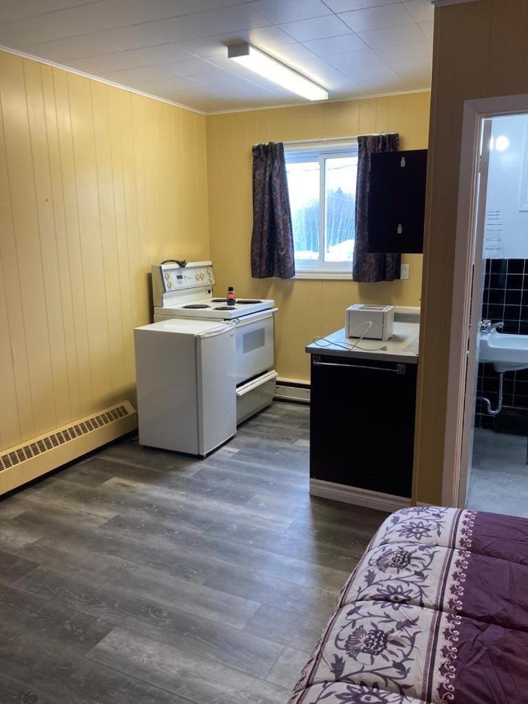 Pine Ridge Motel Timmins Buitenkant foto